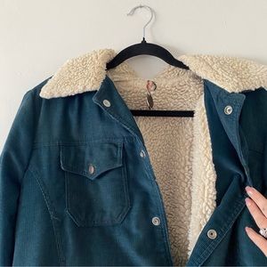 Vintage Levi's Sherpa Lined teal courderoy Jacket Made
in USA